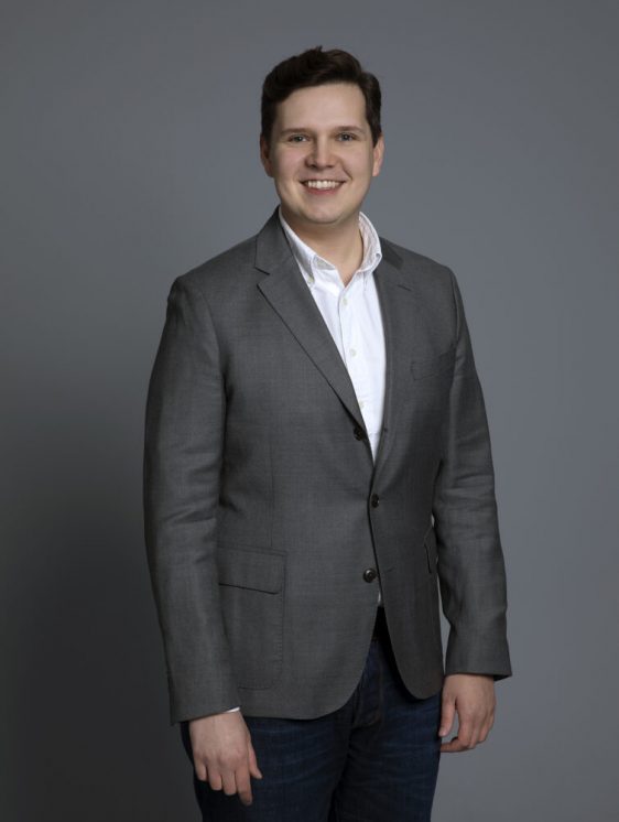 Kenny-färg-755x1024